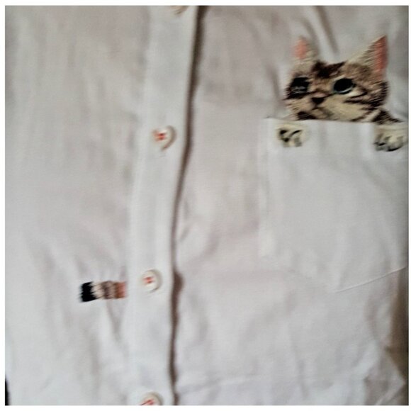 Embroidered cat kitty in pocket peekaboo and polka dot button down cotton shirt - Picture 3 of 10